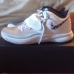 Nike kyrie flytraps